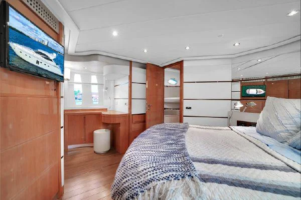 68ft Pershing Sky guest cabin